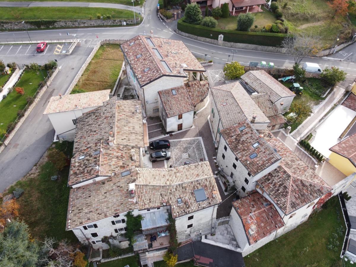 سان زينو دي مونتانا B&B Da Paolo Con Vista Lago Di Garda المظهر الخارجي الصورة