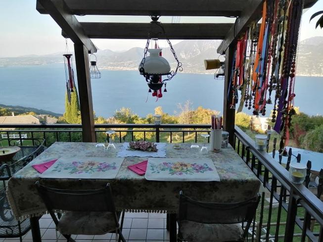 سان زينو دي مونتانا B&B Da Paolo Con Vista Lago Di Garda المظهر الخارجي الصورة