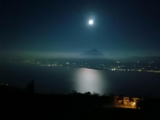 سان زينو دي مونتانا B&B Da Paolo Con Vista Lago Di Garda المظهر الخارجي الصورة